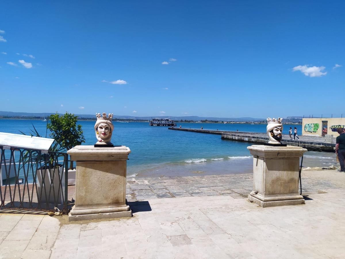 Delos E Artemide Apartment Syracuse Bagian luar foto
